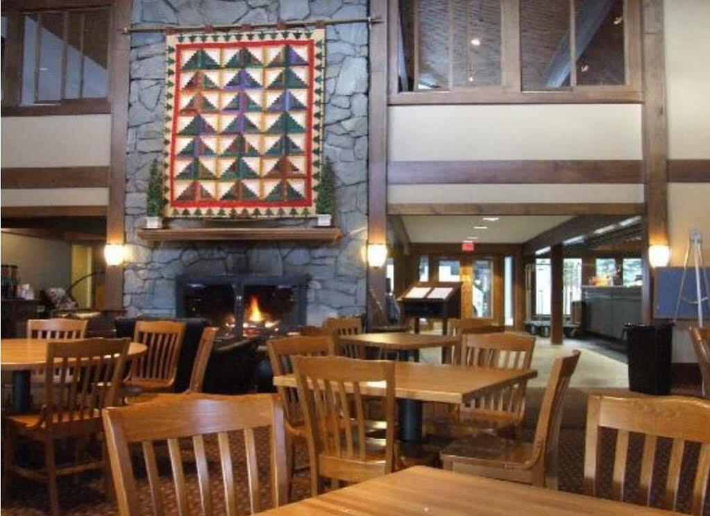 The Black Bear Lodge At Stratton Mountain Resort Buitenkant foto