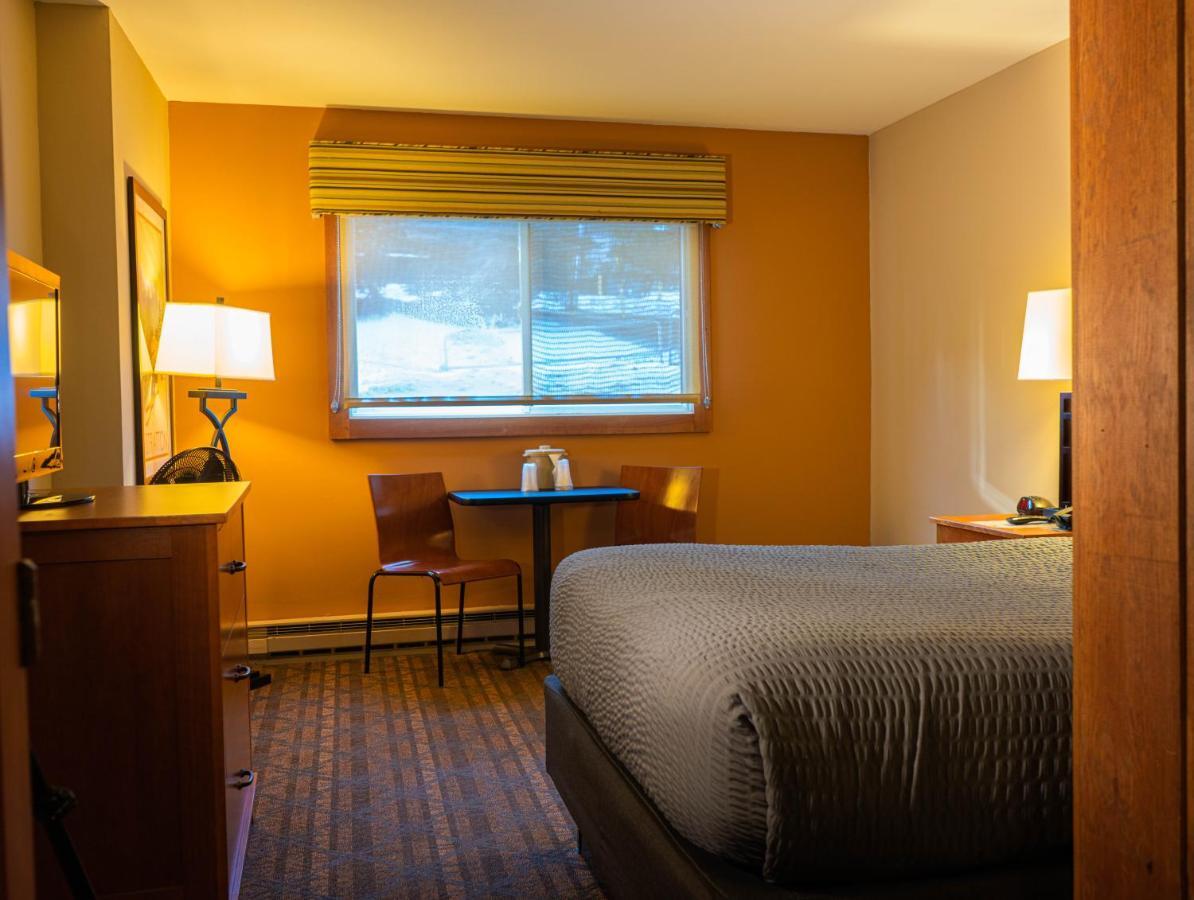 The Black Bear Lodge At Stratton Mountain Resort Buitenkant foto